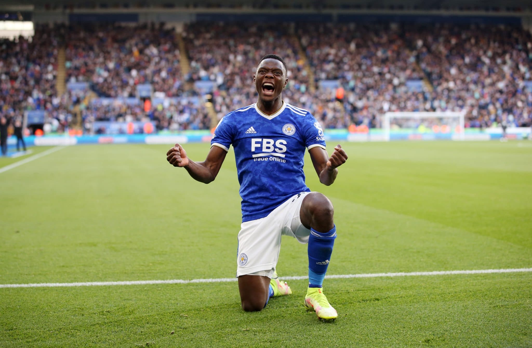 LEICESTER, ENGLAND - OCTOBER 16: Patson Daka of Leicester City celebrates after scoring to make it 4-2 during the Premier League match between Leicester City and Manchester United at King Power Stadium on October 16, 2021 in Leicester, England. (Photo by Plumb Images/Leicester City FC via Getty Images)