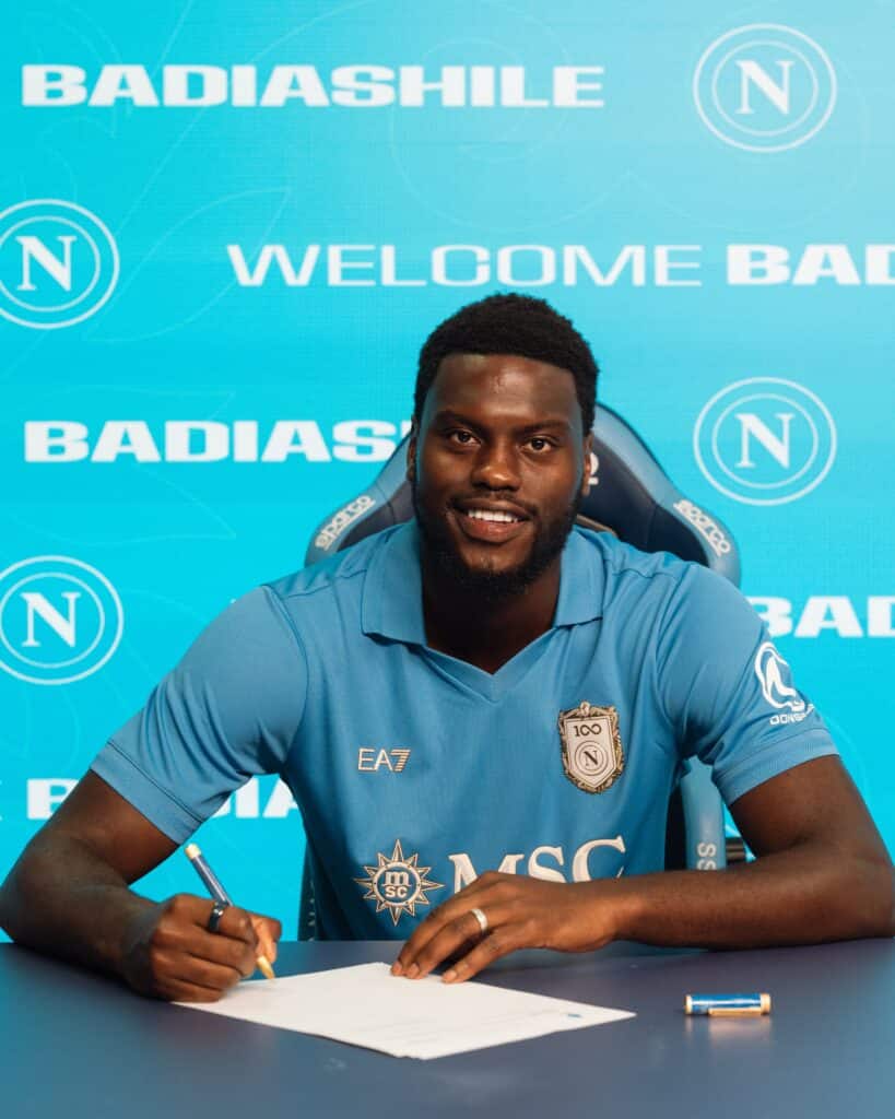 Benoît Badiashile manda il suo primo messaggio da calciatore del Napoli: «Pronto a dare tutto per questa maglia e questa città».