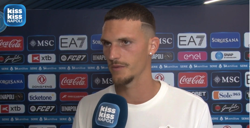 Rafa Marin commenta Napoli-Como: “Dobbiamo migliorare”. Il difensore è felice di essere rimasto a Napoli e parla del Villarreal.