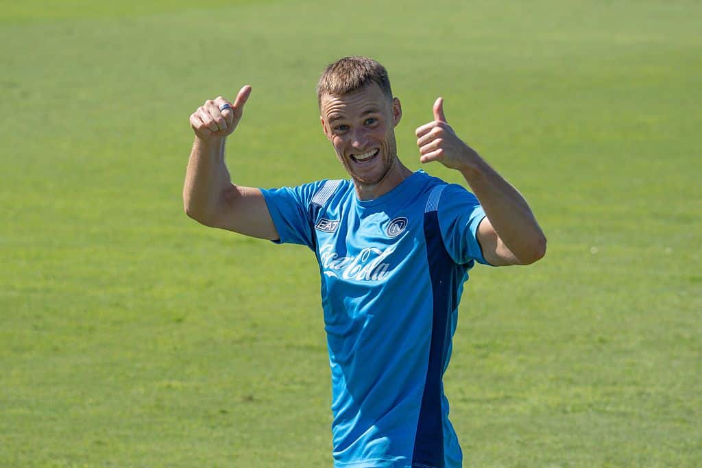 Beukema è recuperato al 100%. Perna rassicura sulle condizioni del difensore del Napoli e spiega le sue possibili soluzioni in difesa.