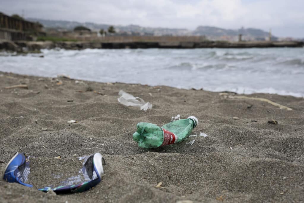 Mare Monstrum 2026, la Campania &egrave; prima in Italia: 4.002 reati contro mare e coste nel 2025 e 8.746 violazioni complessive.