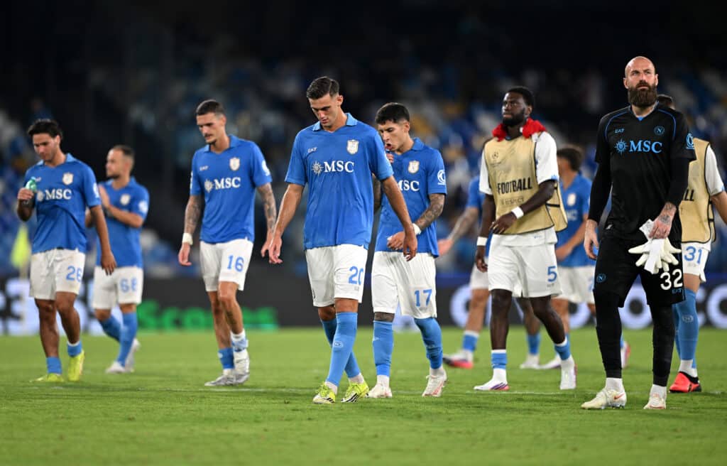 Il Napoli perde 0-1 contro l’Arsenal al Maradona. Decide Ødegaard, mentre Meret esce all’intervallo per un problema agli adduttori.