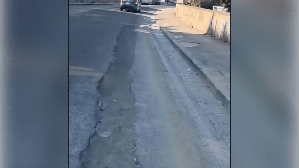 Lavori in corso in via Manzoni: i cittadini chiedono attenzione al ripristino del manto stradale al termine degli interventi.