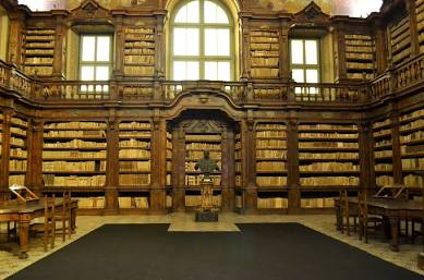 La Biblioteca dei Girolamini di Napoli riapre alle visite dopo la pausa tecnica: oltre 10mila presenze e nuovi spazi in arrivo.