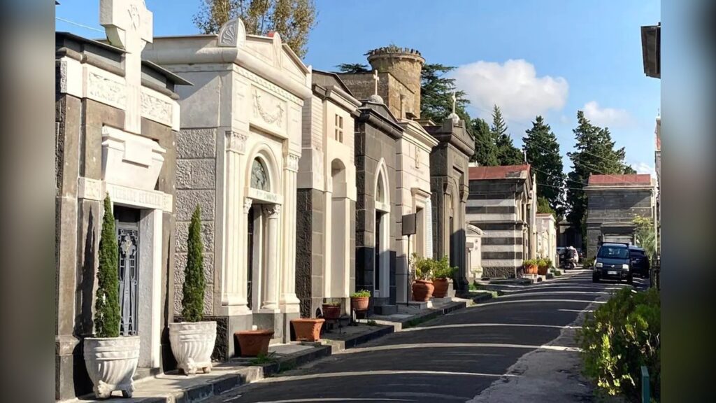 Cimiteri a Napoli fermi per la protesta dei seppellitori: stop a inumazioni ed esumazioni. La mobilitazione è legata agli stipendi.