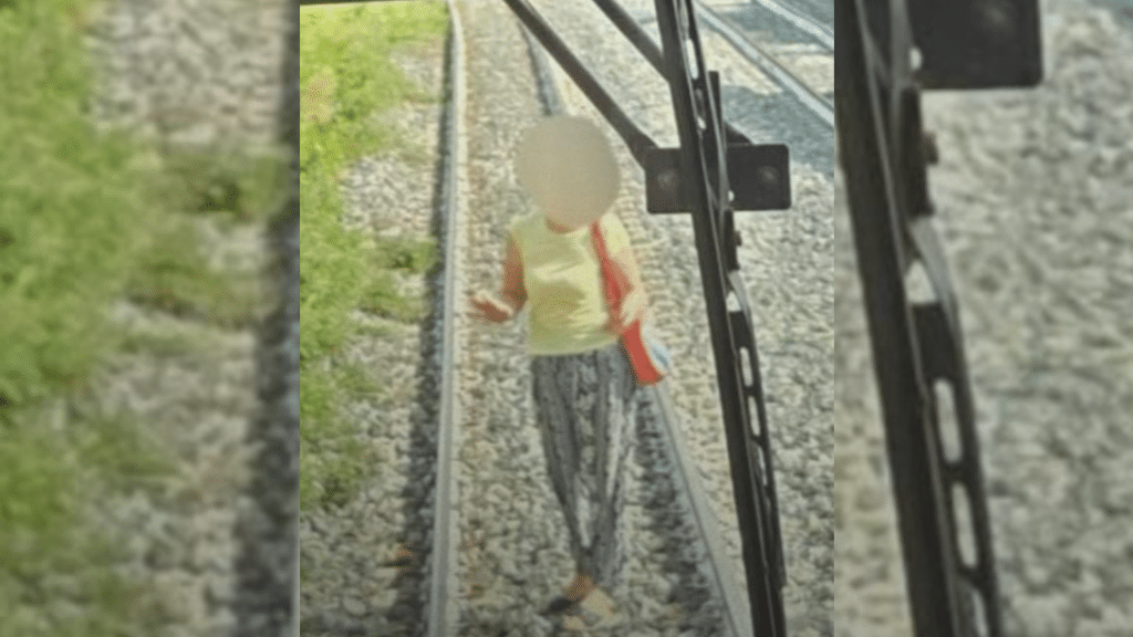 Circumvesuviana Boscotrecase, donna sui binari: circolazione ferroviaria interrotta e treno fermo. Sul posto attesi i Carabinieri.