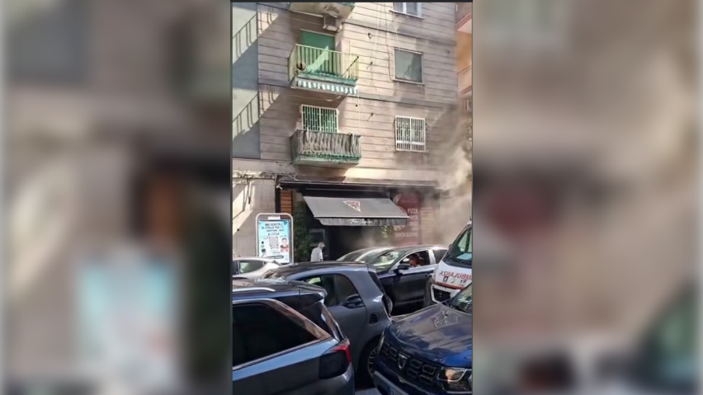 Incendio in una pizzeria al Vomero, a Napoli: fumo dalla zona del locale. Le immagini dell'intervento e gli aggiornamenti sulla vicenda.