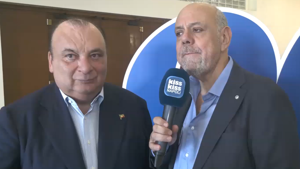 Fulvio Martusciello ricorda Berlusconi a Radio Kiss Kiss Napoli: «Aveva capito le potenzialità di Napoli». L'aneddoto su Ayala.