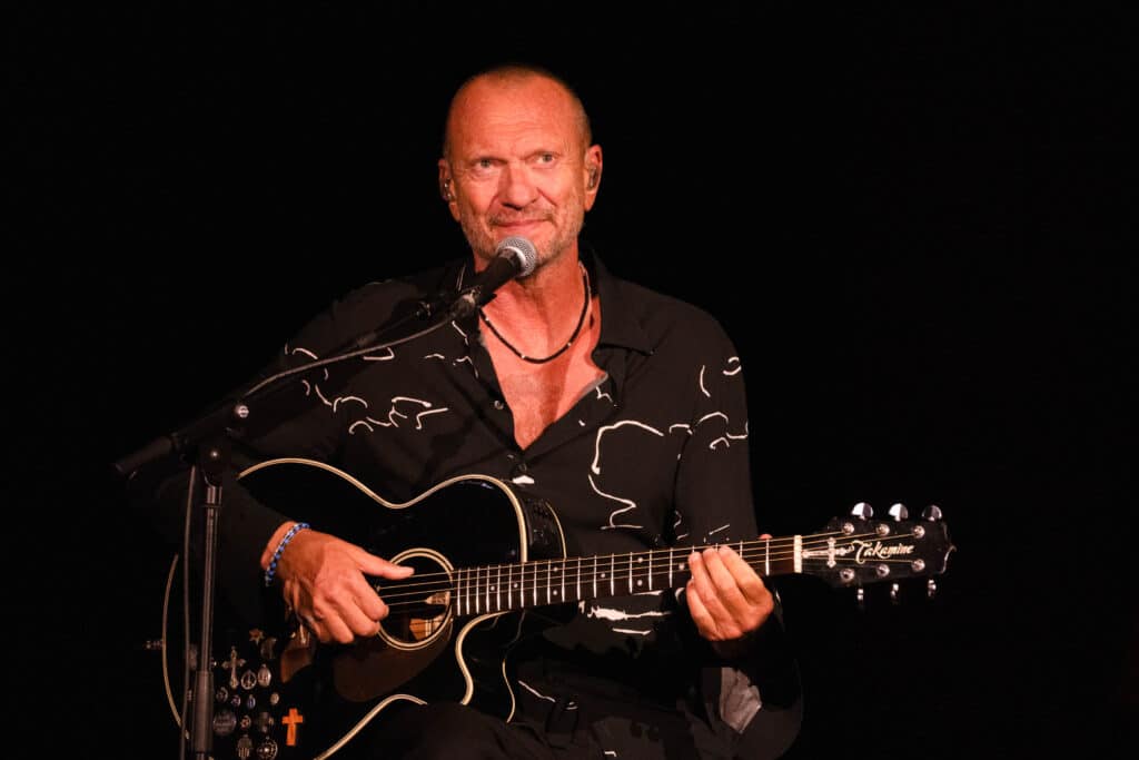 Biagio Antonacci torna stasera a Pompei: ultime tre date del tour Unplugged 2026 e il suo legame con Napoli, Gigi D'Alessio e Pino Daniele.