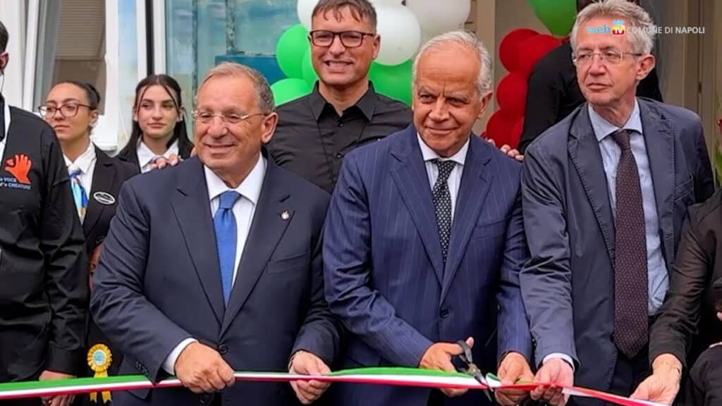 Nuova ludoteca inaugurata all’Arenaccia in un bene confiscato alla criminalità, affidata alla fondazione di don Luigi Merola.