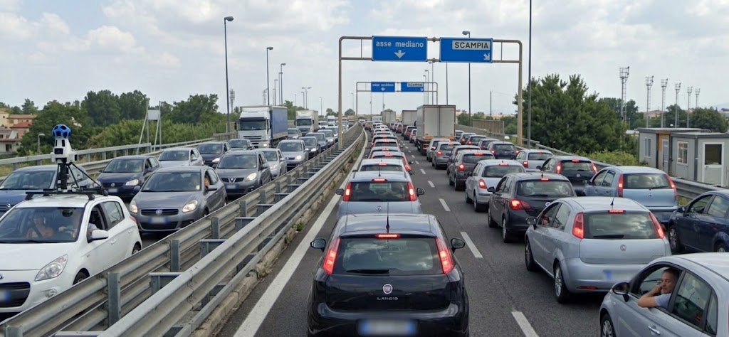 Traffico e rallentamenti segnalati sull’Asse Mediano tra Giugliano e Casacelle. Possibili disagi legati alla protesta dei camionisti.