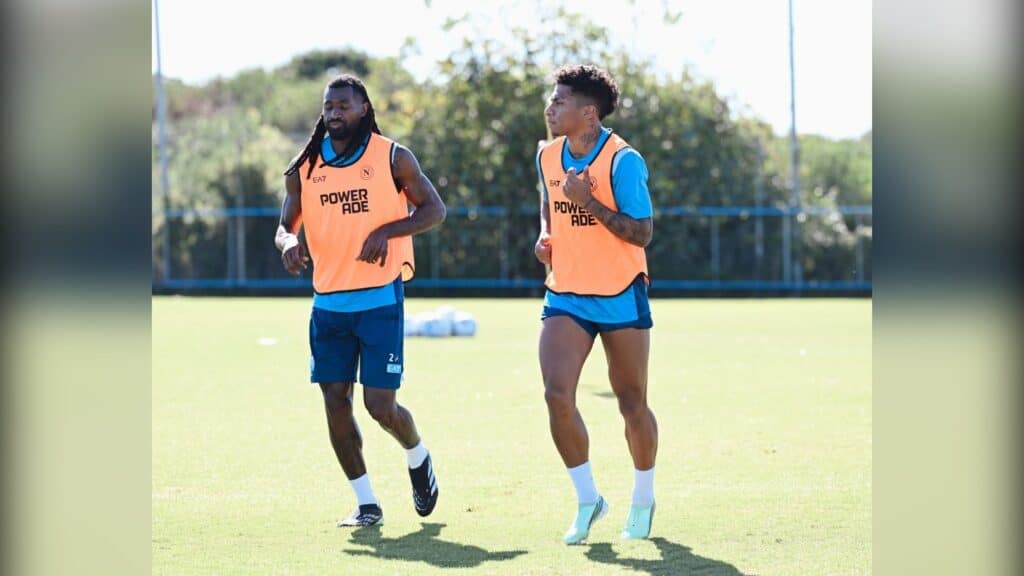 Il Napoli prepara la sfida contro il Venezia: allenamento mattutino al Training Center con attivazione fisica e lavoro tecnico-tattico.