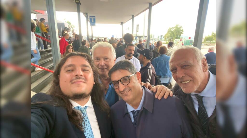 Oltre 700 persone dai Campi Flegrei a Roma per chiedere interventi concreti. Sindaci, sfollati e comitati in corteo: "Vogliamo vivere qui".