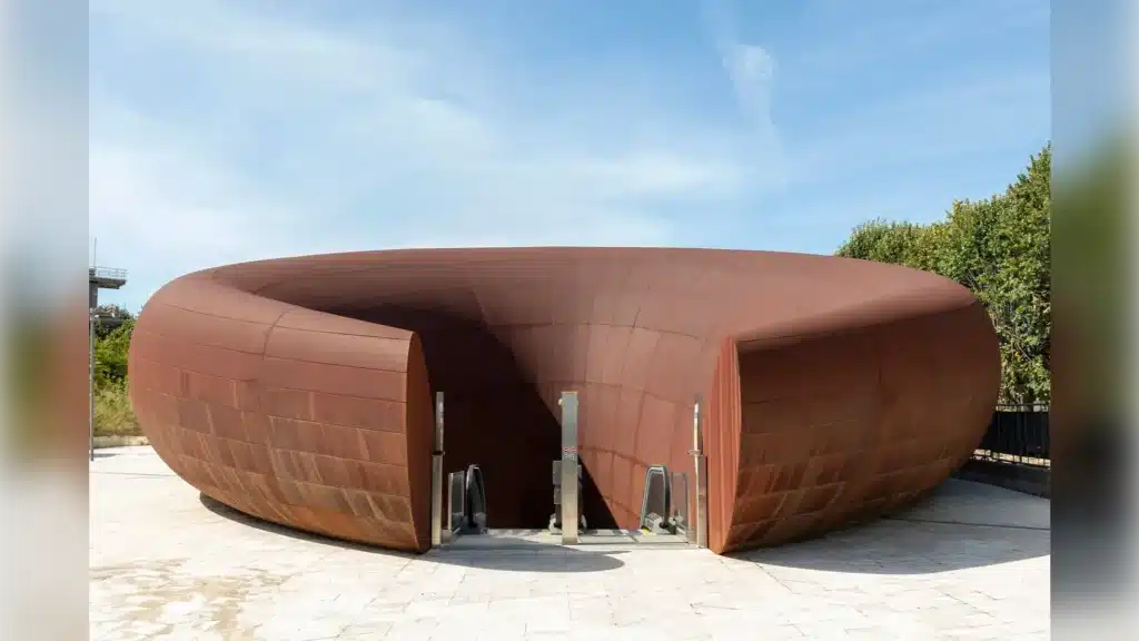 La stazione Monte Sant’Angelo della Linea 7 di Napoli entra nella selezione delle sette stazioni più belle del mondo del Prix Versailles 2026.