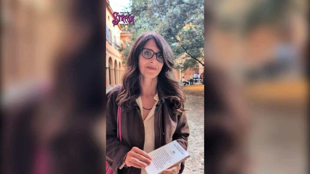 Carmen Gallo vince il Premio Strega Poesia 2026 con “Procne Machine”, raccolta che intreccia mito greco, violenza e libertà.