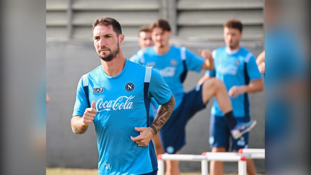 Napoli-Frosinone, gli azzurri si allenano al SSC Napoli Training Center alla vigilia della gara: attivazione e lavoro tecnico-tattico.
