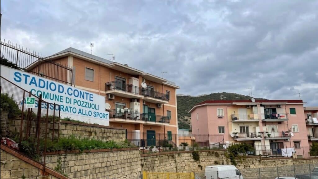 Tifoso del Portici di 34 anni aggredito e colpito alla testa dopo la partita con la Puteolana: è stato operato e resta in condizioni gravi.