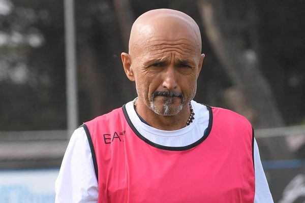 NAPLES, ITALY - SEPTEMBER 29: Head coach Luciano Spalletti of Napoli attends a training session on September 29, 2021 in Naples, Italy. (Photo by SSC NAPOLI/SSC NAPOLI via Getty Images)