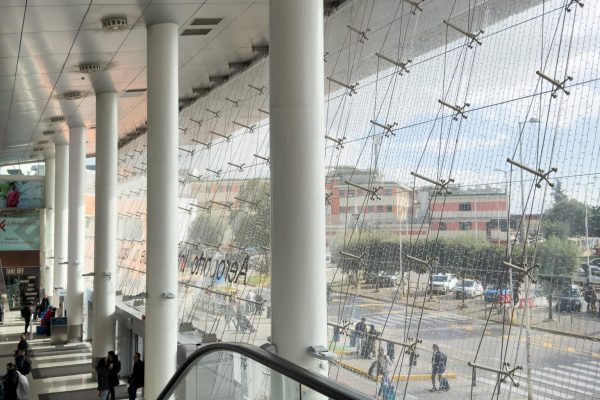 Capodichino chiude dal 1° al 30 novembre 2026 per i lavori sulla pista: alcuni voli saranno trasferiti a Salerno. Ecco cosa cambia.