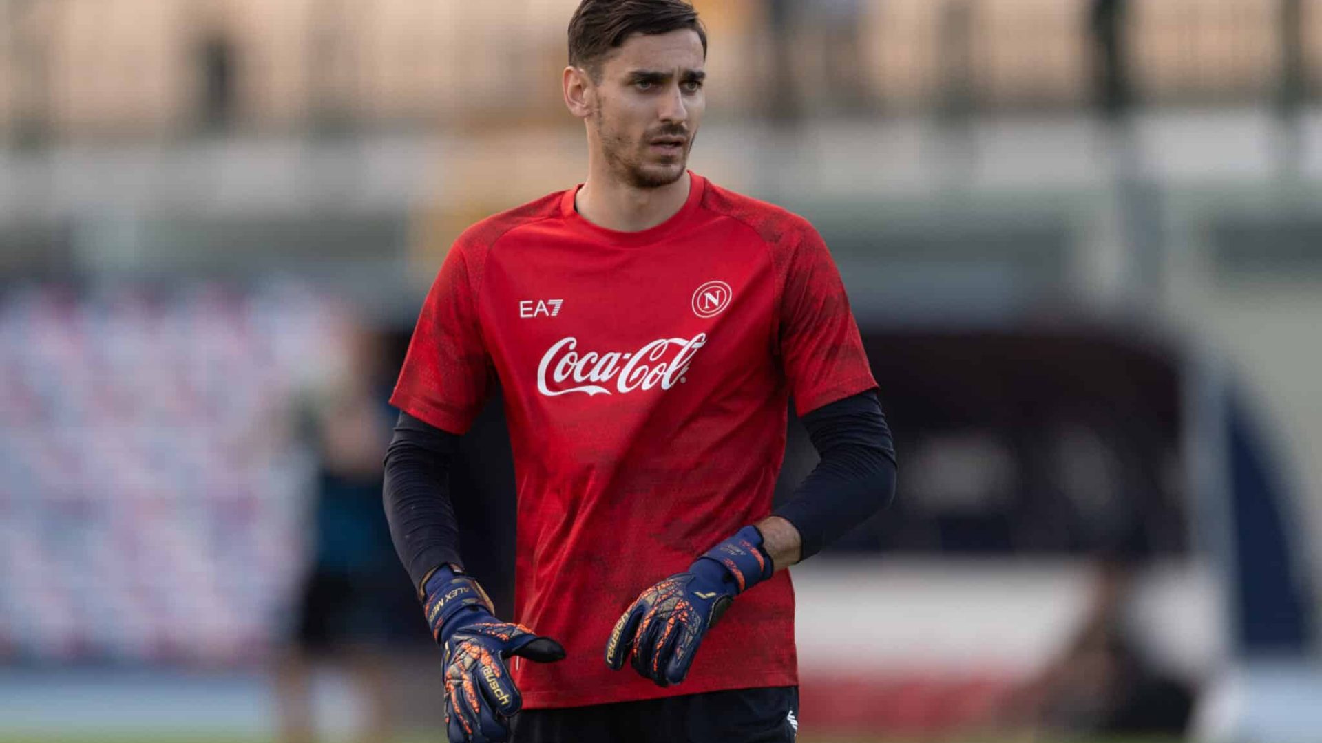 NAPLES, ITALY - JULY 25: Alex Meret of SSC Napoli looks on during the afternoon training session at Teofilo Patini stadium on July 25, 2024 in Castel Di Sangro, Italy. (Photo by SSC NAPOLI/SSC NAPOLI via Getty Images)