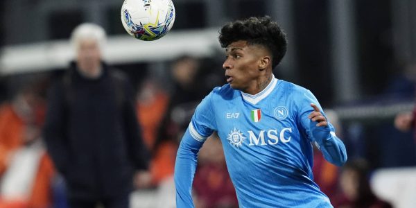 Napoli, Italy - February 15: Alisson Santos of SSC Napoli in action during the Serie A match between SSC Napoli and AS Roma at Diego Maradona on February 15, 2026 in Napoli, Italy. (Photo by Matteo Ciambelli/DeFodi Images/DeFodi via Getty Images)