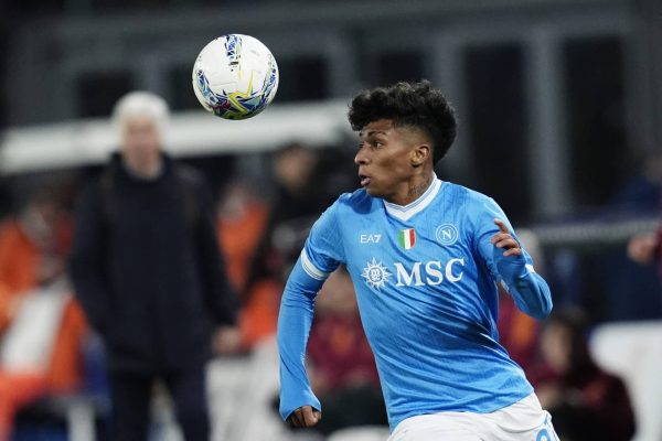 Napoli, Italy - February 15: Alisson Santos of SSC Napoli in action during the Serie A match between SSC Napoli and AS Roma at Diego Maradona on February 15, 2026 in Napoli, Italy. (Photo by Matteo Ciambelli/DeFodi Images/DeFodi via Getty Images)