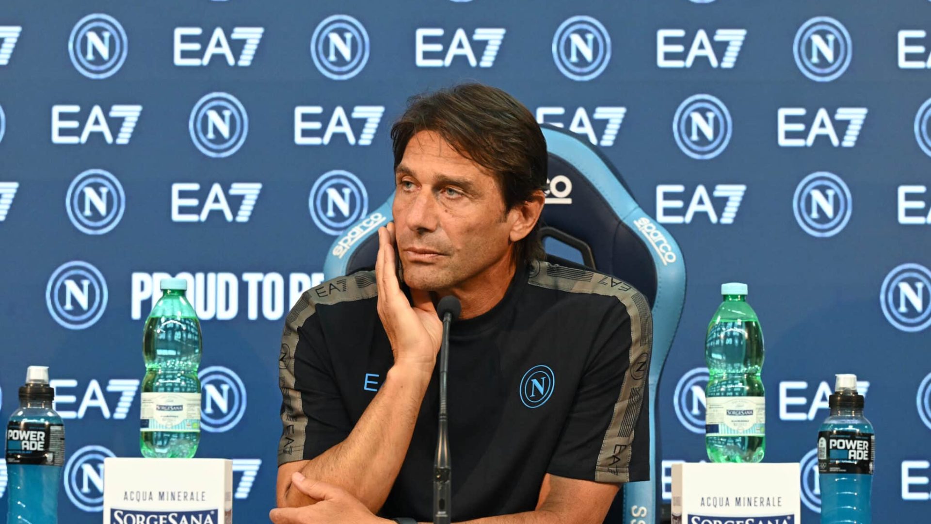NAPLES, ITALY - AUGUST 29: SSC Napoli Head Coach Antonio Conte attends the press conference ahead of the Serie A Match Between SSC Napoli and Parma on August 31st, 2024 in Naples, Italy. (Photo by SSC NAPOLI/SSC NAPOLI via Getty Images)