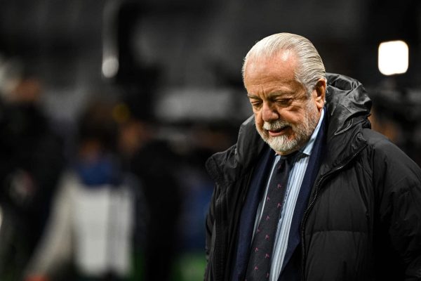 FRANKFURT AM MAIN, GERMANY - FEBRUARY 21: President Aurelio de Laurentiis of SSC Napoli Looks on prior to the UEFA Champions League round of 16 leg one match between Eintracht Frankfurt and SSC Napoli at Deutsche Bank Park on February 21, 2023 in Frankfurt am Main, Germany. (Photo by Harry Langer/DeFodi Images via Getty Images)