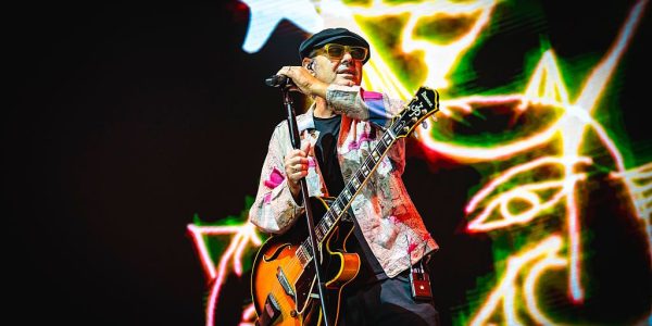 Luca Carboni parla di Bologna e Napoli a Radio Kiss Kiss: “Ci vuole pazienza”. Il cantautore commenta nuovi allenatori e il mercato rossoblù.