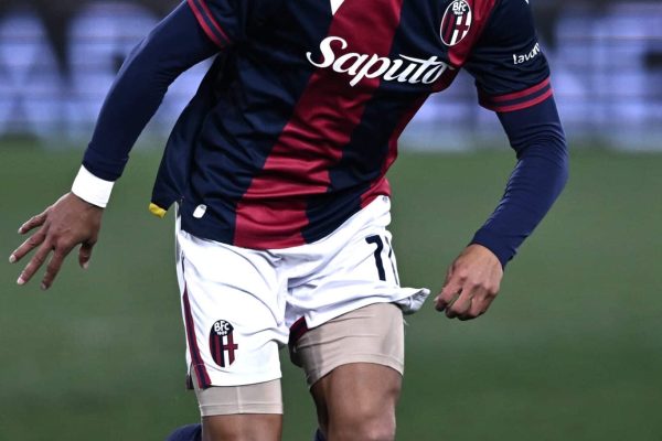 BOLOGNA, ITALY - DECEMBER 30: Dan Ndoye of Bologna in action during the Serie A match between Bologna and Verona at Stadio Renato Dall'Ara on December 30, 2024 in Bologna, Italy. (Photo by Image Photo Agency/Getty Images)