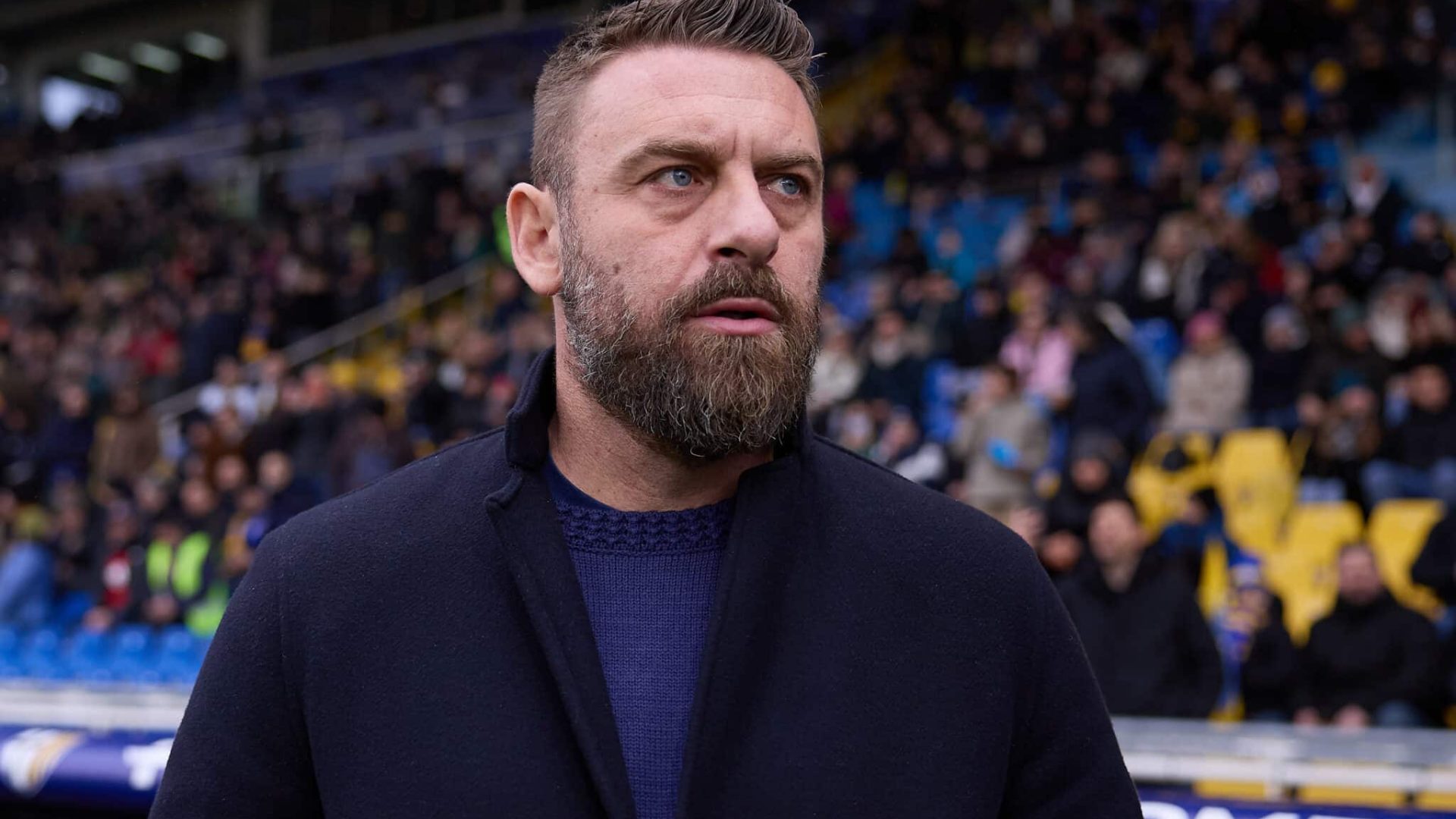 PARMA, ITALY - JANUARY 18: Daniele De Rossi, Head Coach of Genoa CFC looks on during the Serie A match between Parma Calcio 1913 and Genoa CFC at Stadio Ennio Tardini on January 18, 2026 in Parma, Italy. (Photo by Emmanuele Ciancaglini/Getty Images)