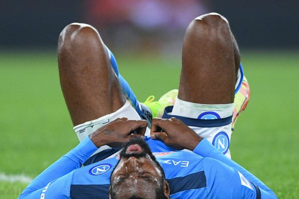 Andre-Frank Zambo Anguissa of SSC Napoli lies down injured during the Serie A match between AS Roma and SSC Napoli Calcio at Stadio Olimpico, Rome, Italy on 24 October 2021.  (Photo by Giuseppe Maffia/NurPhoto via Getty Images)