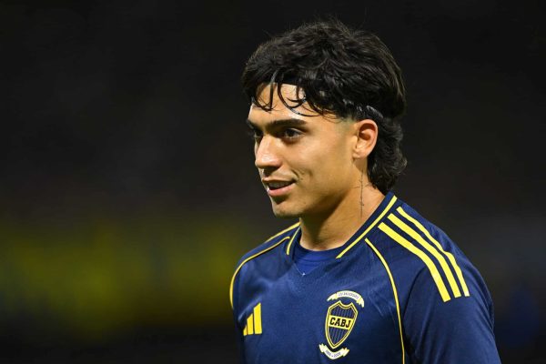 BUENOS AIRES, ARGENTINA - NOVEMBER 23: Exequiel Zeballos of Boca Juniors reacts during a Round Of 16 Torneo Clausura Betano match between Boca Juniors and Talleres 2025 at Estadio Alberto J. Armando on November 23, 2025 in Buenos Aires, Argentina. (Photo by Rodrigo Valle/Getty Images)
