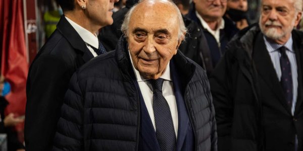 NAPLES, ITALY - NOVEMBER 28: The former president of SSC Napoli Corrado Ferlaino during the Serie A match between SSC Napoli and SS Lazio at Stadio Diego Armando Maradona on November 28, 2021 in Naples, Italy. (Photo by Ivan Romano/Getty Images)