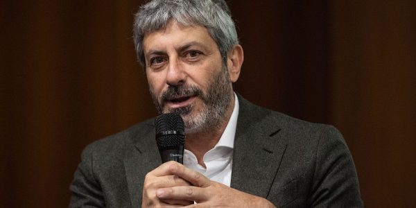 Nuovo decreto Campi Flegrei: Roberto Fico commissario per dieci anni. Oltre un miliardo di euro e misure per edifici e famiglie.