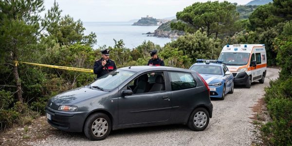 Dramma ad Agropoli: un giovane è stato trovato morto nella sua auto a Trentova. Al vaglio le telecamere, indagini in corso.