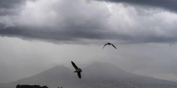 Cielo Nuvoloso Napoli