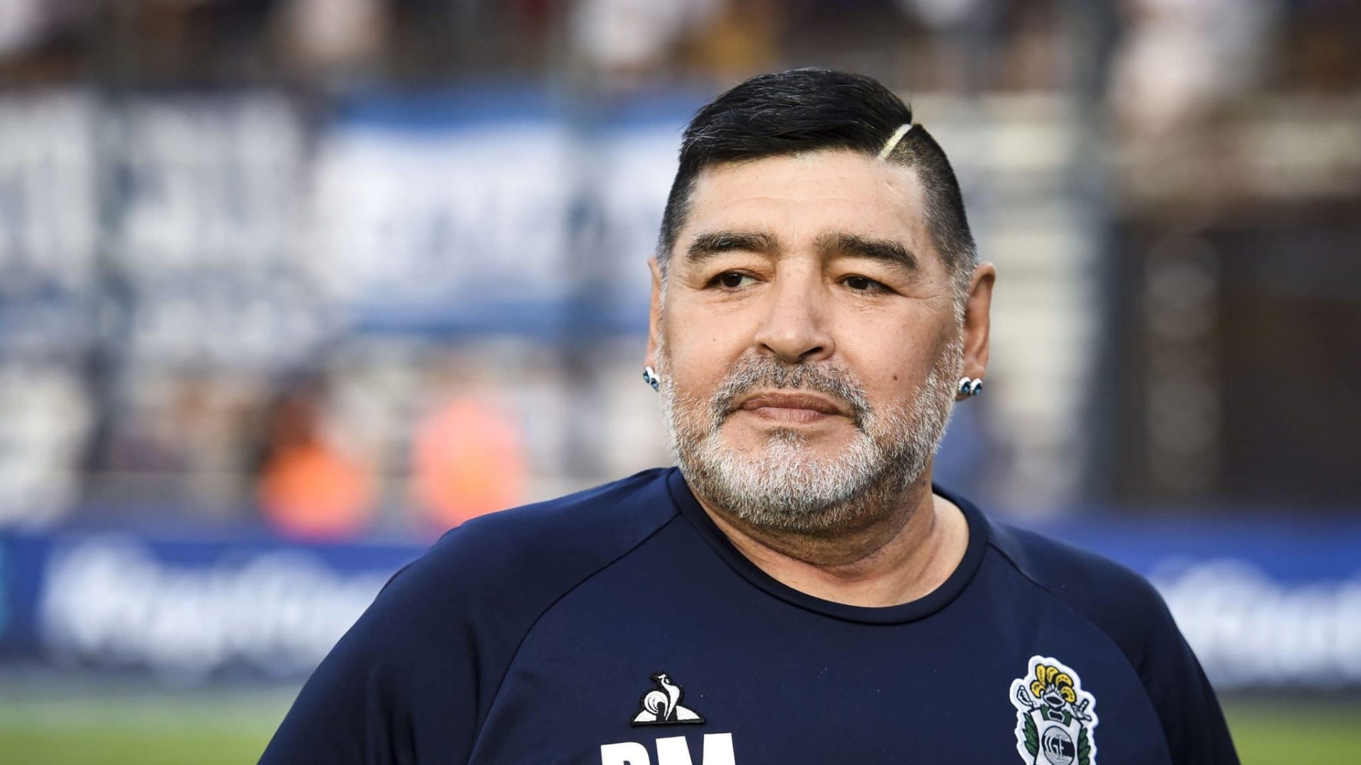 LA PLATA, ARGENTINA - JANUARY 24:  Diego Maradona coach of Gimnasia y Esgrima La Plata looks on before a match between Gimnasia y Esgrima La Plata and Velez as part of Superliga 2019/20 at Juan Carmelo Zerillo Stadium on January 24, 2020 in La Plata, Argentina. (Photo by Marcelo Endelli/Getty Images)