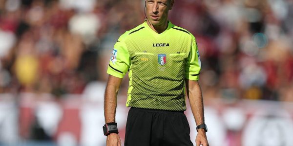 LA SPEZIA, ITALY - OCTOBER 16: Davide Massa referee during the Serie A match between Spezia Calcio and US Salernitana at Stadio Alberto Picco on October 16, 2021 in La Spezia, Italy.  (Photo by Gabriele Maltinti/Getty Images)
