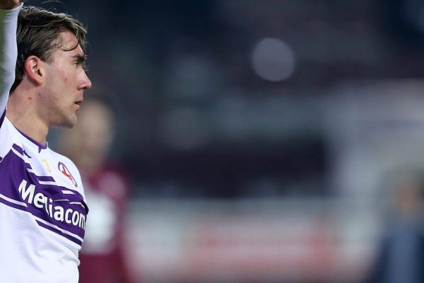 TURIN, ITALY - JANUARY 10: Dusan Vlahovic of ACF Fiorentina gestures during the Serie A match between Torino FC and ACF Fiorentina at Stadio Olimpico di Torino on January 10, 2022 in Turin, Italy. (Photo by Sportinfoto/DeFodi Images via Getty Images)