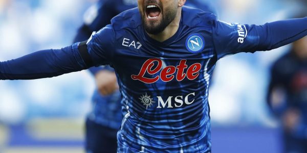 NAPLES, ITALY - JANUARY 23: Lorenzo Insigne of SSC Napoli celebrates after scoring his team's fourth goal during the Serie A match between SSC Napoli and US Salernitana at Stadio Diego Armando Maradona on January 23, 2022 in Naples, Italy. (Photo by Matteo Ciambelli/DeFodi Images via Getty Images)