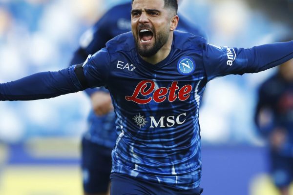 NAPLES, ITALY - JANUARY 23: Lorenzo Insigne of SSC Napoli celebrates after scoring his team's fourth goal during the Serie A match between SSC Napoli and US Salernitana at Stadio Diego Armando Maradona on January 23, 2022 in Naples, Italy. (Photo by Matteo Ciambelli/DeFodi Images via Getty Images)