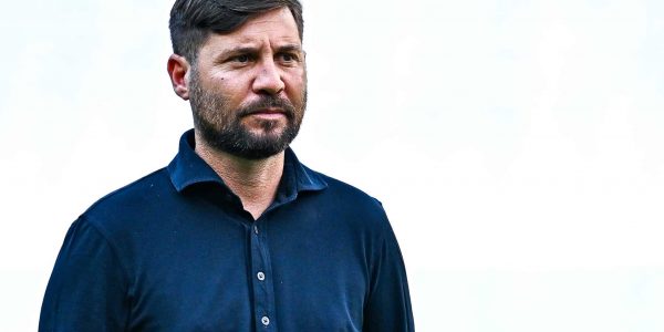GENOA, ITALY - AUGUST 8: Pasquale Foggia sports manager of Benevento looks on prior to kick-off in the Coppa Italia match between Genoa CFC and Benevento Calcio at Luigi Ferraris Stadium on August 8, 2022 in Genoa, Italy. (Photo by Simone Arveda/Getty Images)