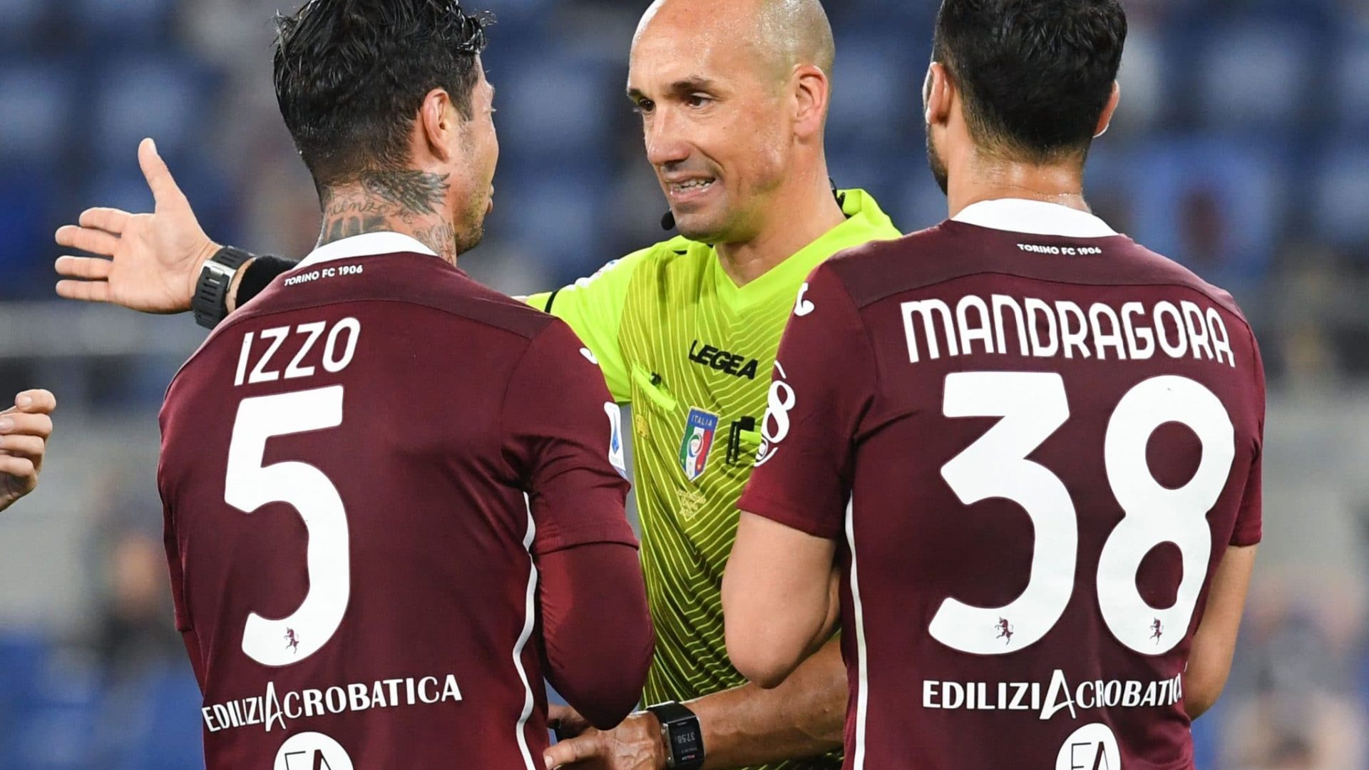 ROME, ITALY - MAY 18: Armando Izzo of Torino FC and Rolando Mandragora of Torino FC protest with the referee Micheal Fabbri  during the Serie A match between SS Lazio  and Torino FC at Stadio Olimpico on May 18, 2021 in Rome, Italy. The match, despite it's not postponed by Lega Serie A,  will not be played as Torino team need to observe a home quarantine until midnight on Tuesday due to Covd-19. (Photo by Silvia Lore/Getty Images)