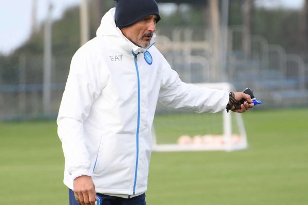 NAPLES, ITALY - DECEMBER 08: Luciano Spalletti of Napoli during a training session on December 08, 2021 in Naples, Italy. (Photo by SSC NAPOLI/SSC NAPOLI via Getty Images)