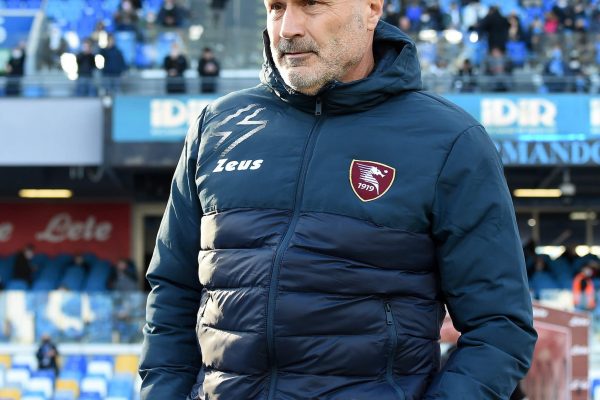 NAPLES, ITALY - JANUARY 23: Stefano Colantuono US Salernitana coach before the Serie A match between SSC Napoli and US Salernitana at Stadio Diego Armando Maradona on January 23, 2022 in Naples, Italy. (Photo by Francesco Pecoraro/Getty Images)