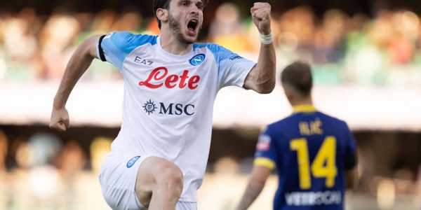 VERONA, ITALY - AUGUST 15: Khvicha Kvaratskhelia of Napoli SSC celebrates after scoring his team's first goal during the Serie A match between Hellas Verona and SSC Napoli at Stadio Marcantonio Bentegodi on August 15, 2022 in Verona, Italy. (Photo by Emmanuele Ciancaglini/Ciancaphoto Studio/Getty Images)