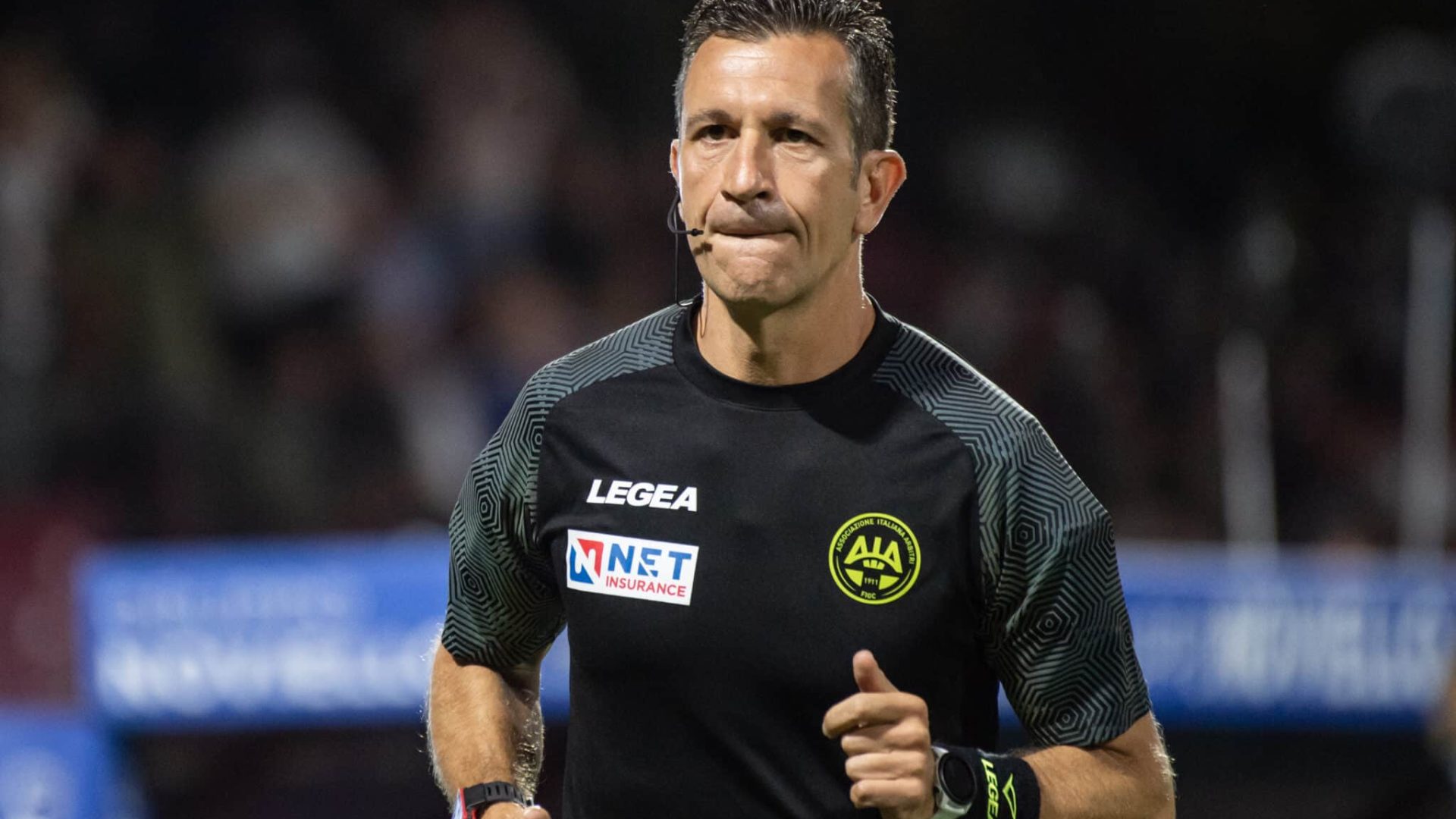 SALERNO, ITALY - SEPTEMBER 16: Referee Daniele Doveri pre-game warm up during the Serie A match between Salernitana and US Lecce at Stadio Arechi on September 16, 2022 in Salerno, Italy. (Photo by Ivan Romano/Getty Images)