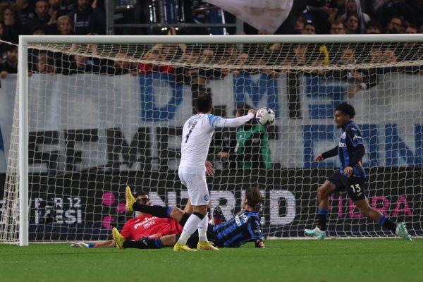 BERGAMO, ITALY - NOVEMBER 05: Eljif Elmas of SSC Napoli scores to give the side a 2-1 lead during the Serie A match between Atalanta BC and SSC Napoli at Gewiss Stadium on November 05, 2022 in Bergamo, Italy. (Photo by Jonathan Moscrop/Getty Images)