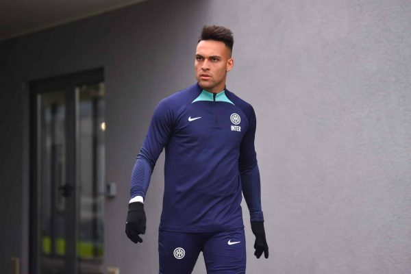 COMO, ITALY - DECEMBER 30: Lautaro Martinez of FC Internazionale looks on during the FC Internazionale training session at the club's training ground Suning Training Center at Appiano Gentile on December 30, 2022 in Como, Italy. (Photo by Mattia Pistoia - Inter/Inter via Getty Images)